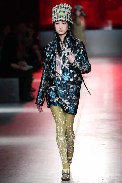 Look 40